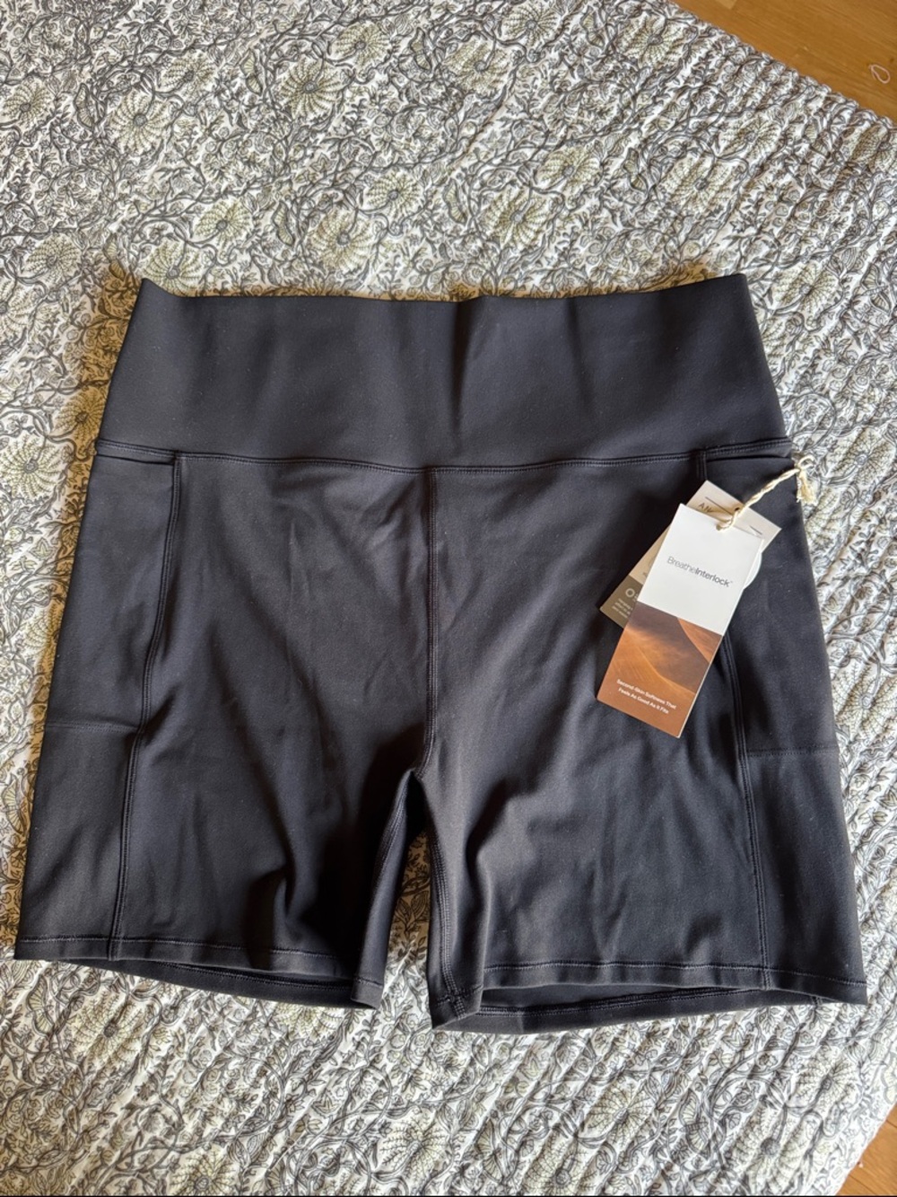 NWT Vuori Studio Pocket Short in Black